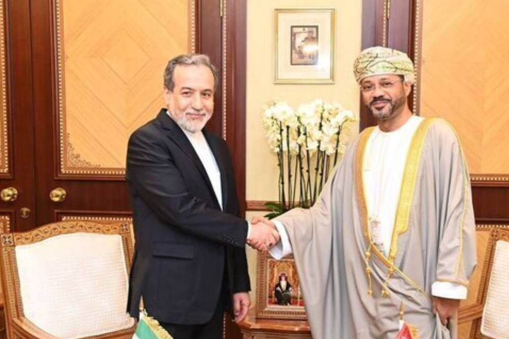 وزير الخارجية الايراني يلتقي نظيره العماني في مسقط