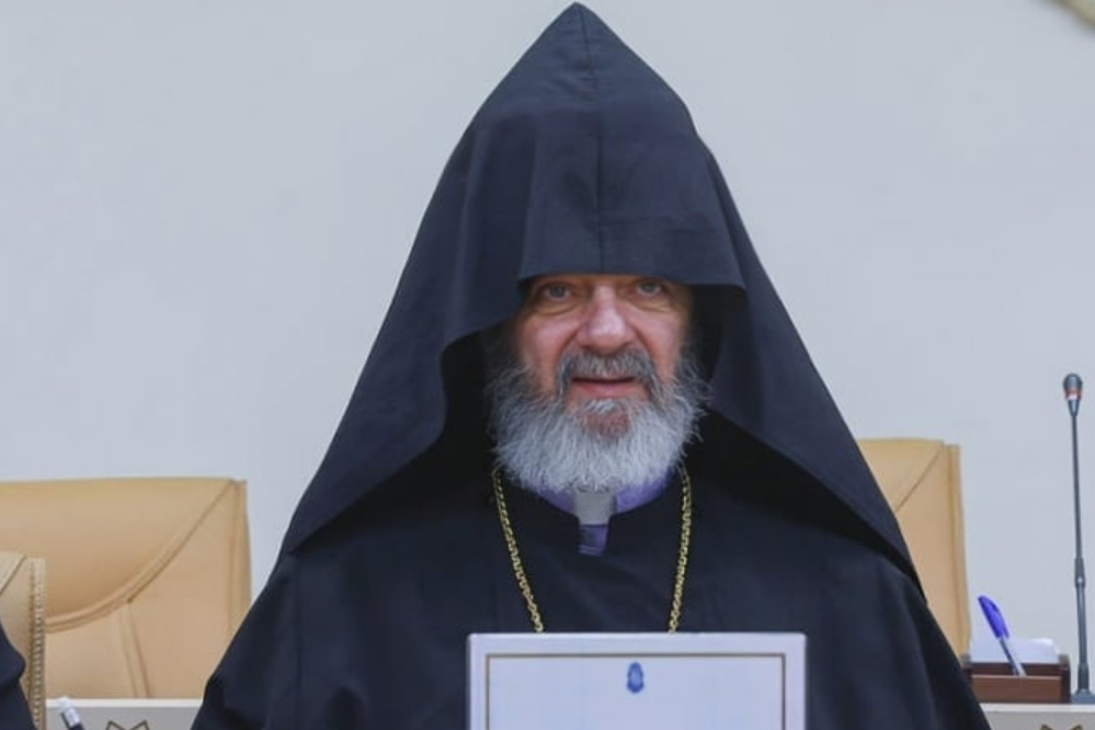 Лидеры религиозных течений в мечети Джамкаран в Куме: Общее послание религий — мир