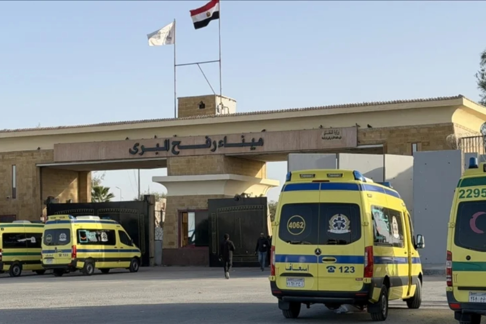 קבוצה חמישית של פלסטינים חוזרים ופצועים מגיעים דרך מעבר רפיח