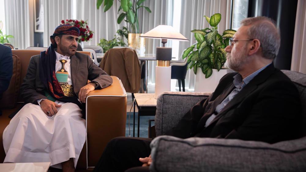 Iran’s security chief meets with Yemen’s Ansarullah movement spokesman in Oman