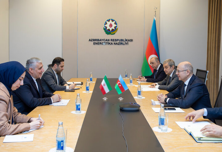 Iran, Azerbaijan stress implementation of bilateral projects