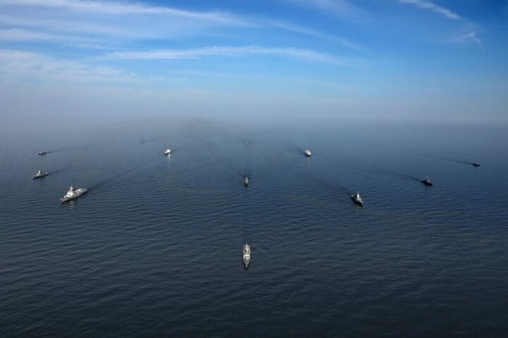 إيران وروسيا والصين تُجري مناورات في مضيق هرمز قريبًا