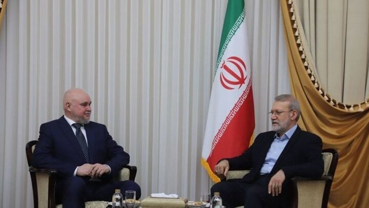Iran’s top security official meets with Russia’s energy min.