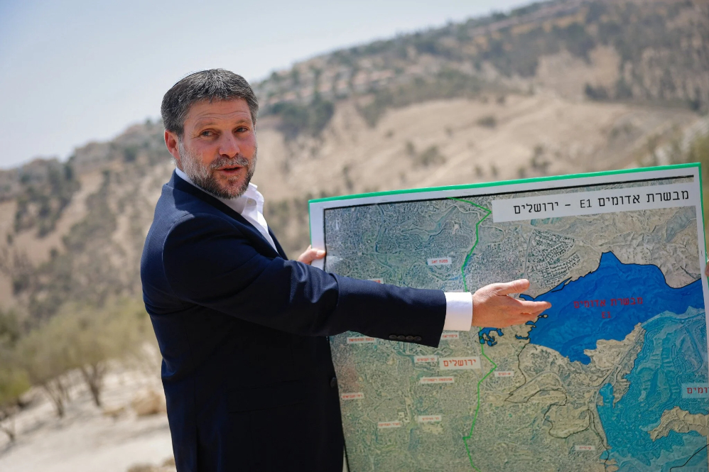 סמוטריץ' מתכוון "לעודד את הגירת הפלסטינים" מהגדה המערבית ומרצועת עזה