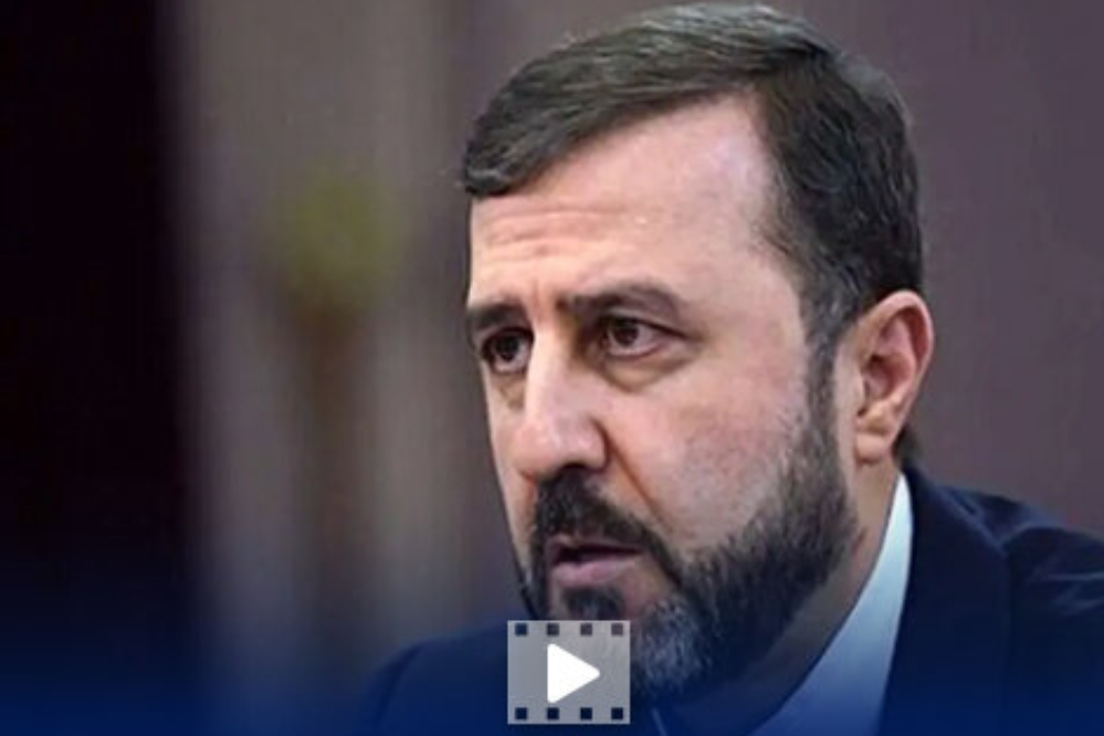 غريب آبادي يغادر متوجهاً إلى جنيف