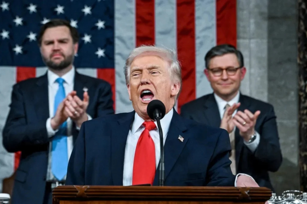 טראמפ שובר שיא לנאום מצב האומה הארוך ביותר; מחאה פורצת בקונגרס