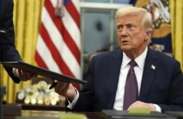 From Muscat to Tariffs: Dual Track of Pressure and Negotiation