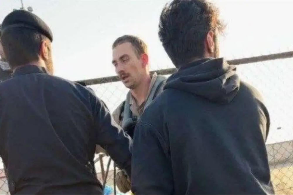 Удар по истребителю F-15 армии вторгающегося США с огнем системой ПВО Ирана