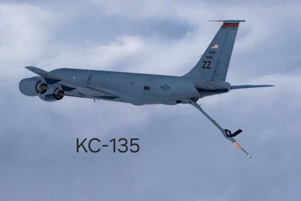 تحطم "KC-135" ومقتل طاقمها غرب العراق وانسحاب "أبراهام لينكولن" تحت ضربات الحرس الثوري