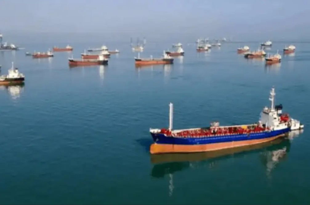 350 Tankers Await Iran’s Authorization to Transit the Strait of Hormuz