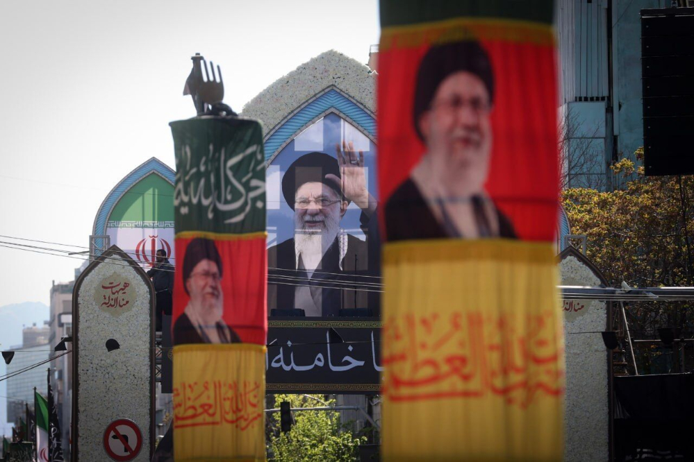 انطلاق مواكب العزاء في طهران وارجاء البلاد في اربعينية القائد الشهيد