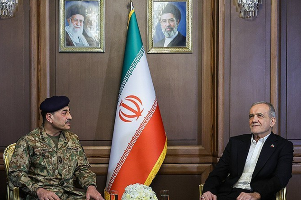 الرئيس بزشكيان: الشعب الإيراني لا يثق بأمريكا بسبب نقضها للعهود