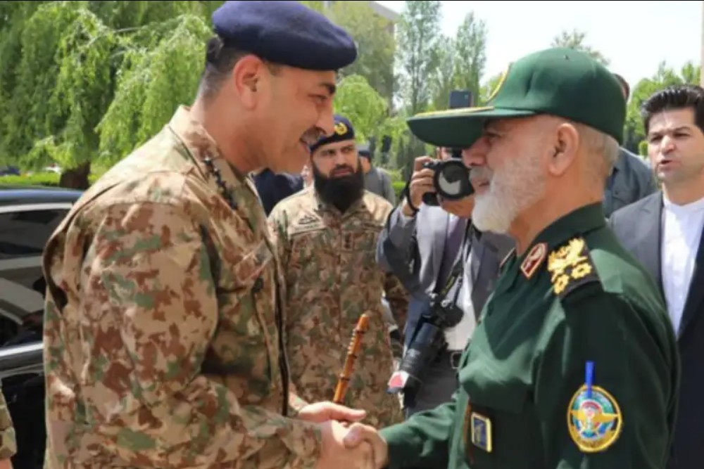 Pakistan Stresses Continued Efforts to End the War; Iran Declares Full Readiness for Comprehensive Defense