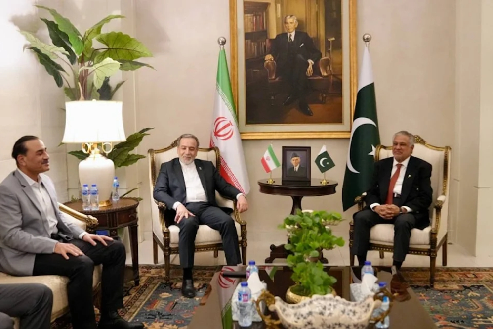 אראג'צ'י דן בהתפתחויות בנוגע להפסקת האש ובמאמצי התיווך של פקיסטן לסיום המלחמה באיסלאמאבאד