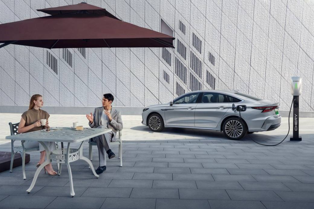 شيري تطلق تجربة قيادة عالمية غير مسبوقة في تشنجده وتكشف عن رؤيتها المتكاملة لتنقّل العائلة