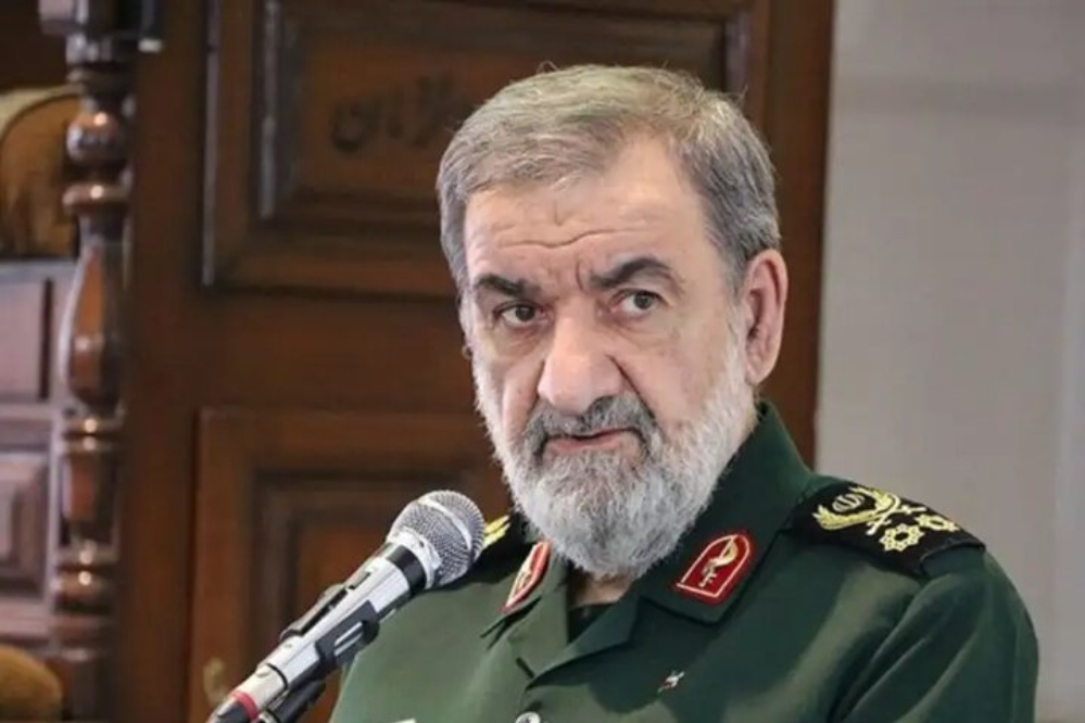 اللواء رضائي: الرد على كل طلقة هو وابل من الصواريخ والطائرات المسيّرة