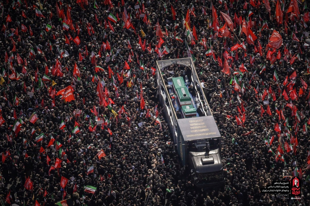الرئيس بزشكيان يشارك في مراسم تشييع جثمان القائد الشهيد