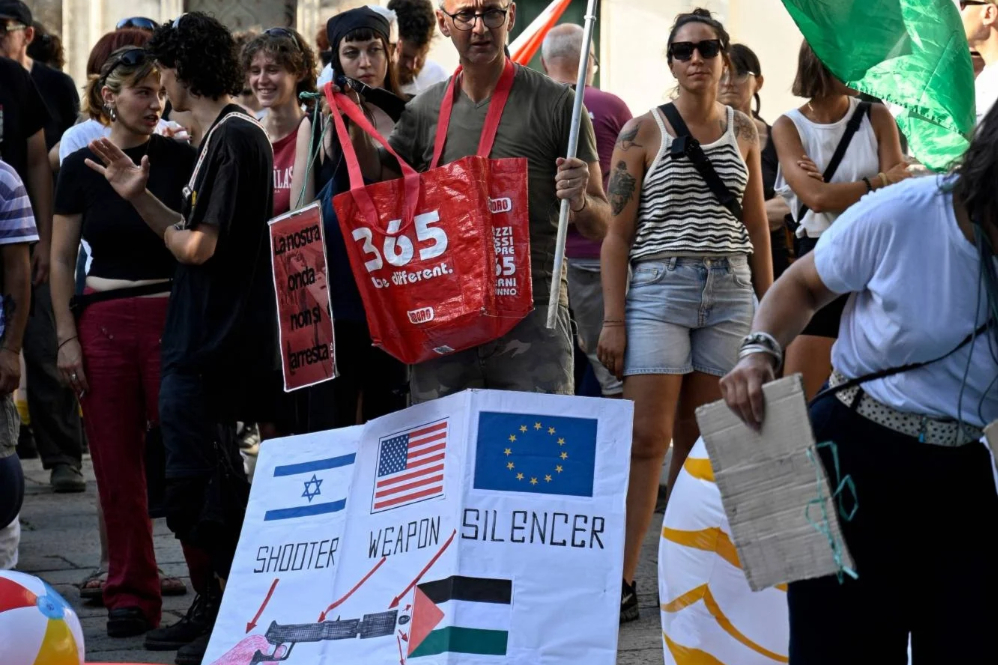 מחאות בוונציה נגד הגעת שגריר ארה"ב על יאכטה מפוארת