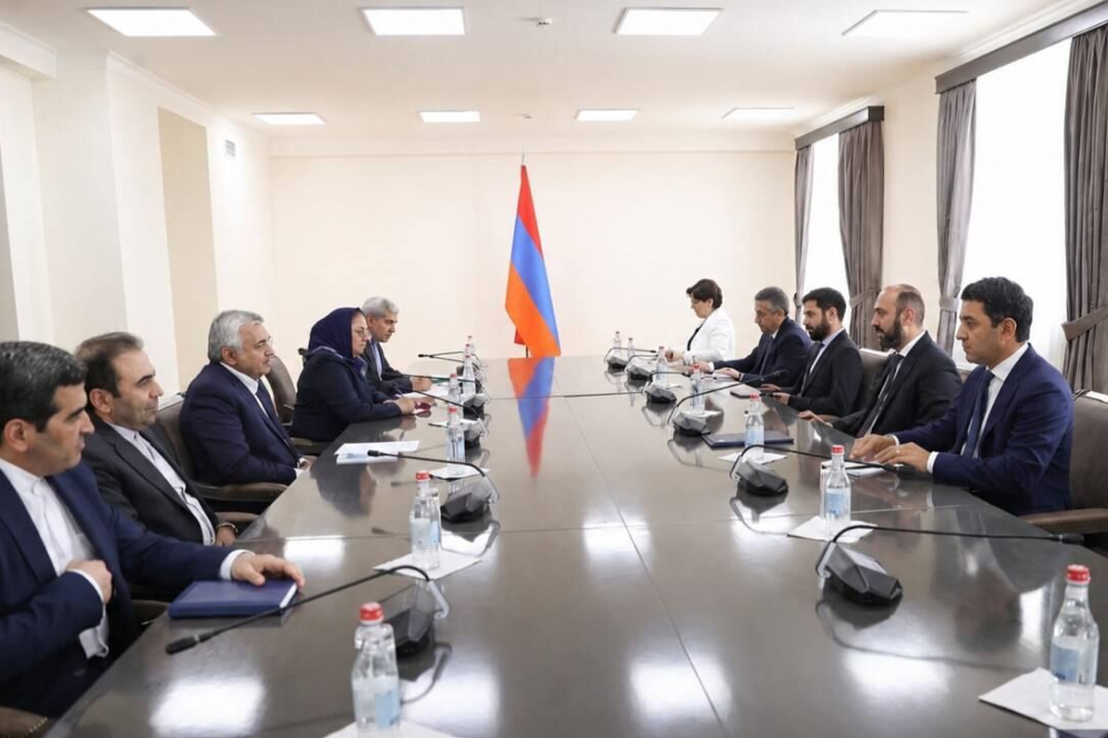 Иран и Армения обещают ускорить реализацию совместных проектов