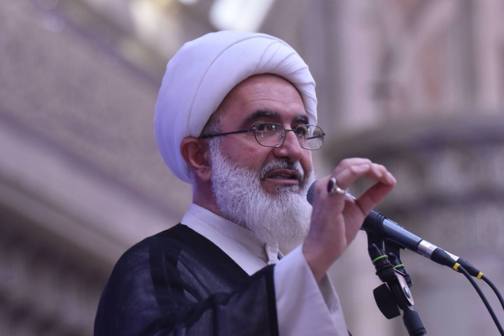 خطيب جمعة طهران: الثورة الإسلامية ثمرة مدرسة عاشوراء والسيدة زينب (ع) قائدة راية الجهاد والتبيين