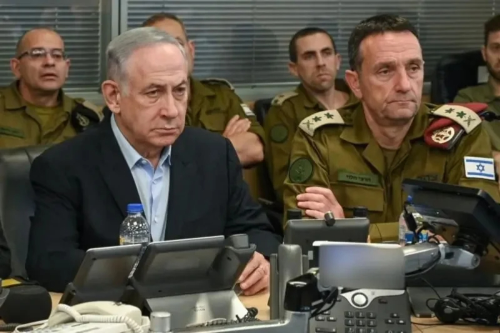הפיטורים פותחים מאבק על האחריות לכישלון הפלת המשטר באיראן.