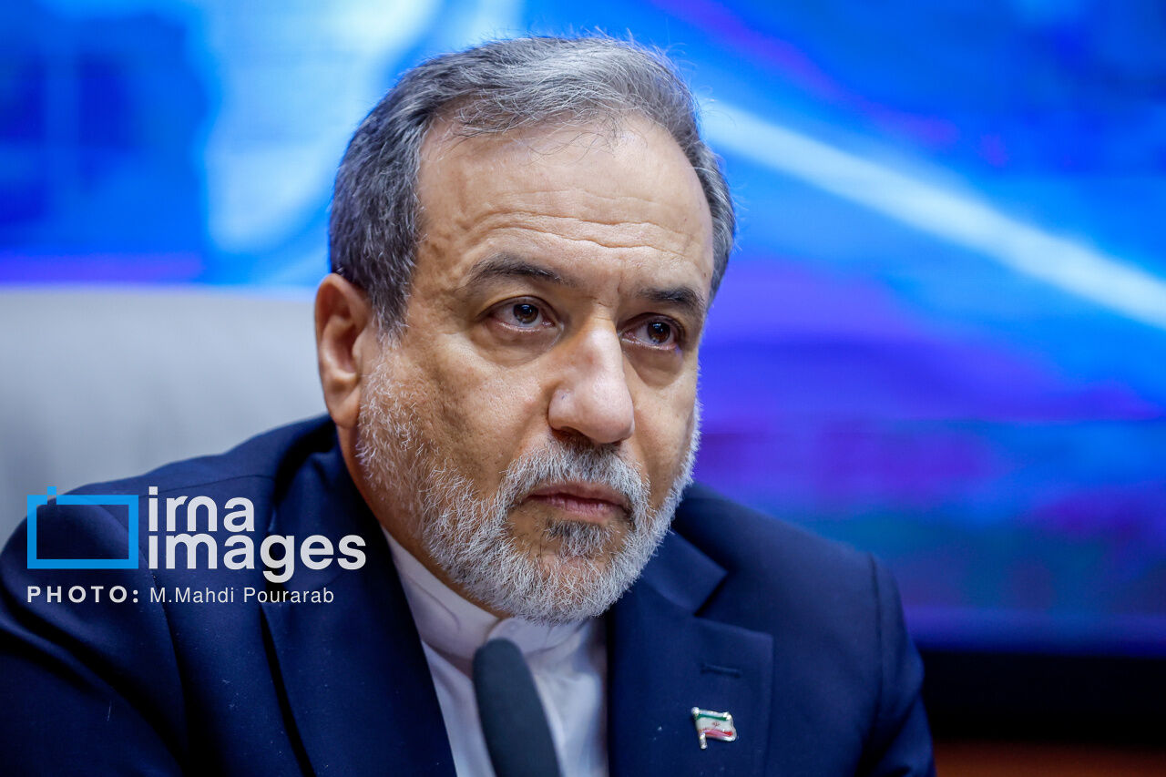 ‘Embarrassing hypocrisy’: Araghchi blasts France for lecturing world on human rights, international law
