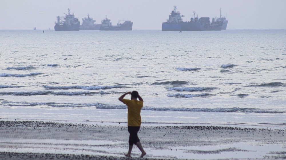 Iran says control over Hormuz 'decisive' as Kpler data debunks US claims
