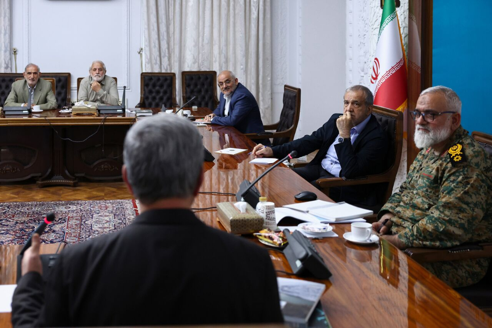 الرئيس بزشكيان: نحن بحاجة إلي روح جهادية أكثر من أي وقت مضى لإدارة شؤون البلاد