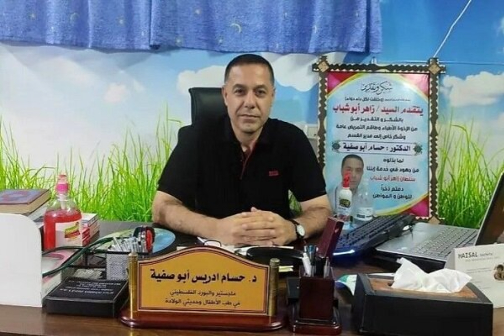 الكيان يشدد التعذيب والتنكيل بالطبيب البطل "حسام أبو صفية"