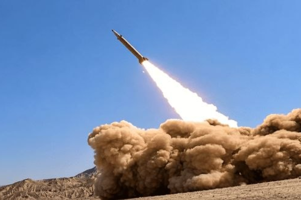 الحرس الثوري يستهدف المدمرتين الأمريكيتين DDG-119 و DDG-53 بصواريخ باليستية