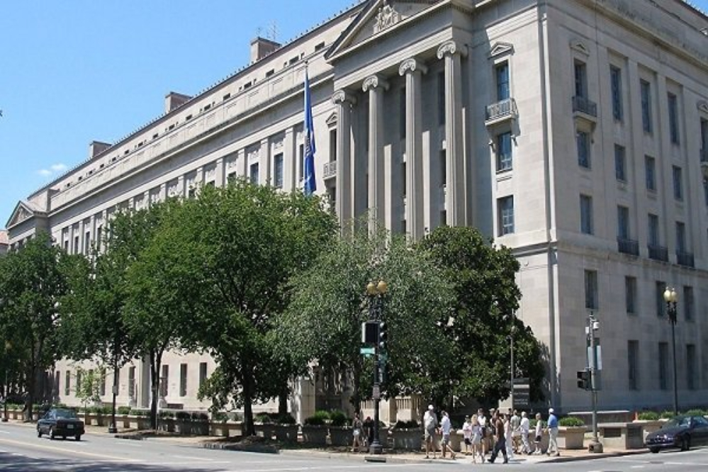 Решение США конфисковать 61 миллион долларов, полученных от продажи иранской нефти