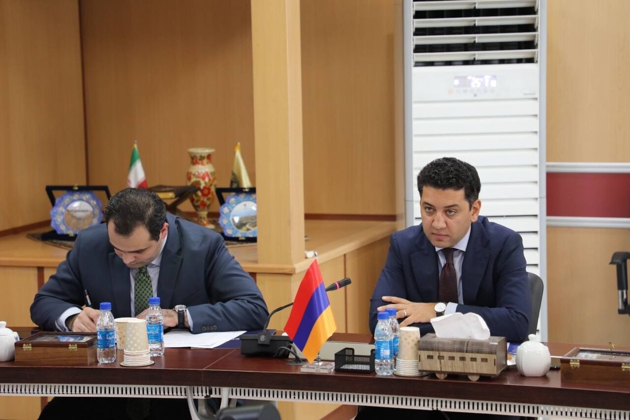 Armenian envoy stresses expansion of Iran-Armenia rail, trade ties