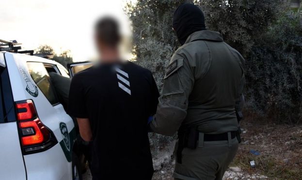 המשטרה פשטה על 63 בתים בערים ערביות