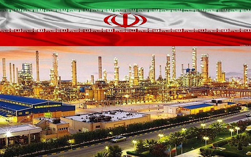 ايران تفتتح 27 مشروعا بتروكيماويا حتى 2021