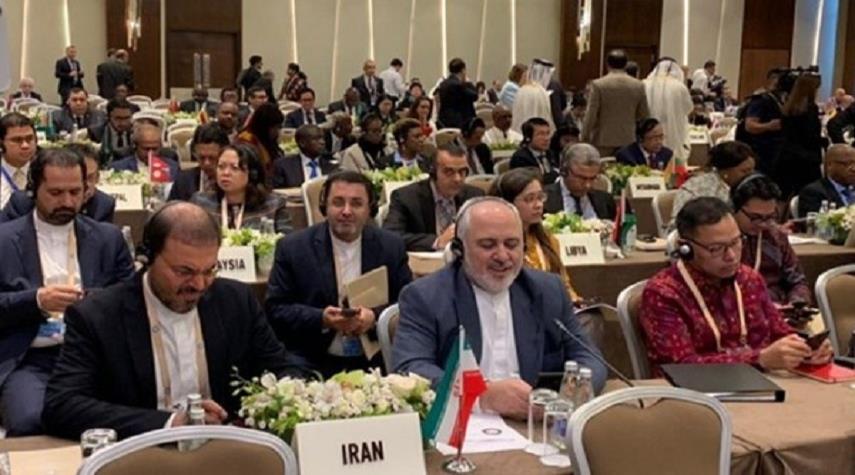 ظريف يؤكد ضرورة التصدي للإرهاب الإقتصادي الاميركي