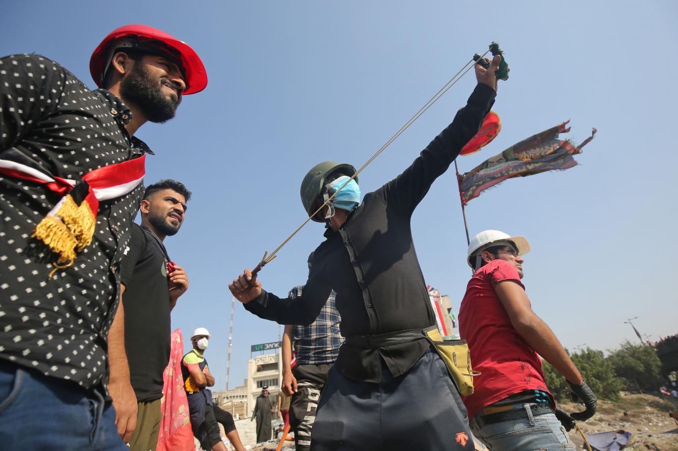 الفتح يدعو الحكومة لعدم السماح بالفوضى.. وتحوّل وتيرة بعض التظاهرات للعنف (آخر التطورات بالعراق)