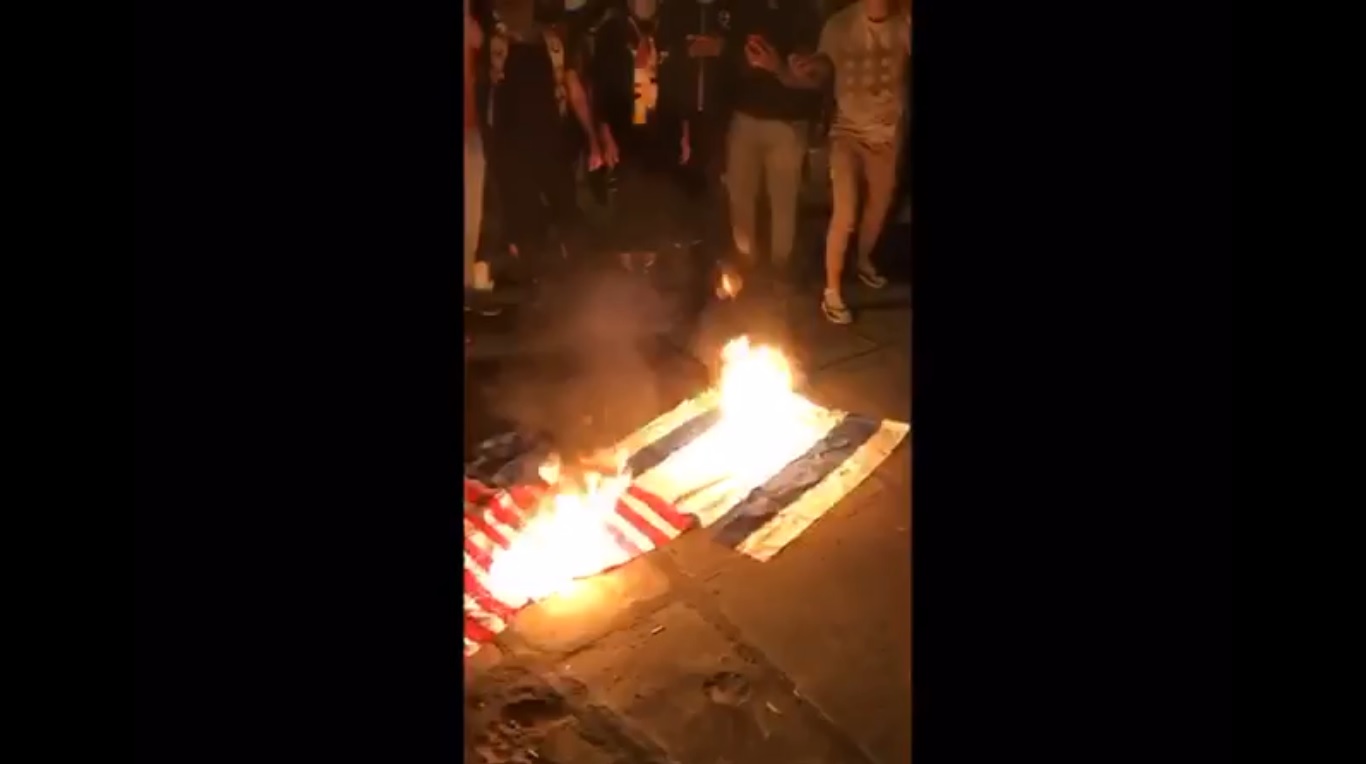 المظاهرات في العراق.. أعلام الكيان الصهيوني واميركا تُحرق في الساحات