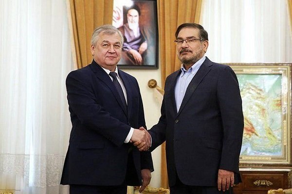 شمخاني: استراتيجية إيران هي تمتين العلاقات  مقابل استراتيجية واشنطن في بث الفرقة