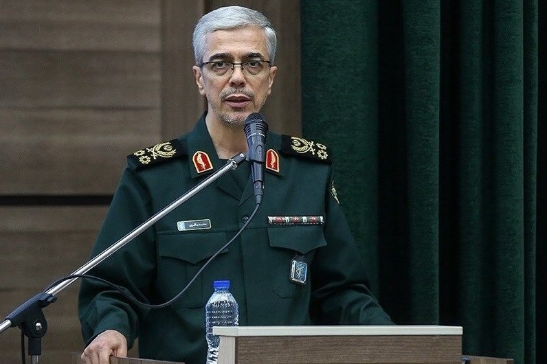 رئيس هيئة الأركان العامة الايرانية: لا يحق لأي دولة التدخل في شؤون العراق ولبنان