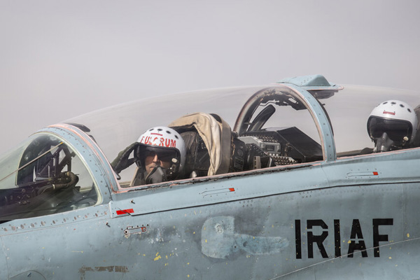 خودنمایی ایران در رژه روز ارتش / پرواز بمب‌فکن‌های ایرانی برای اولین بار