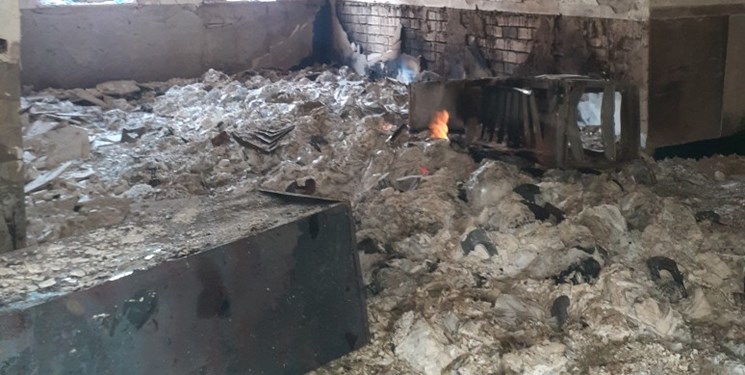 کتابخانه‌ای را که اغتشاشگران آتش زدند، مردم دوباره می‌سازند