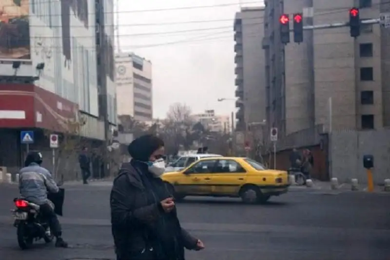 هوای تهران؛ ناسالم برای همه گروه‌ها / 10 منطقه در وضعیت قرمز