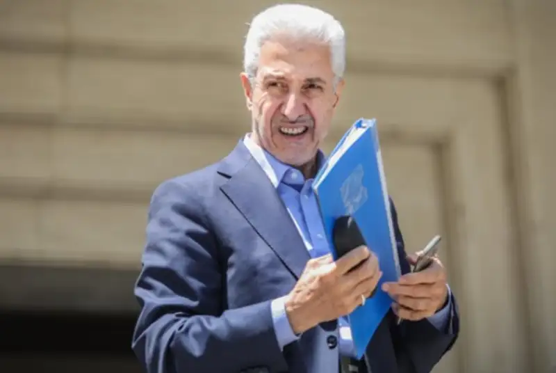 وزیر علوم باز هم از مجلس کارت زرد گرفت