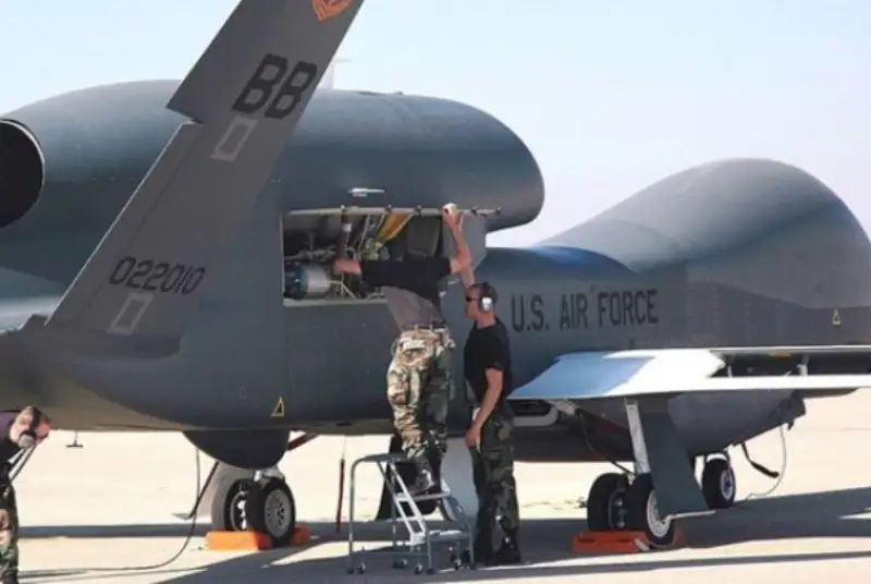 پرواز پهپاد جاسوسی آمریکا بر فراز شبه‌جزیره کریمه