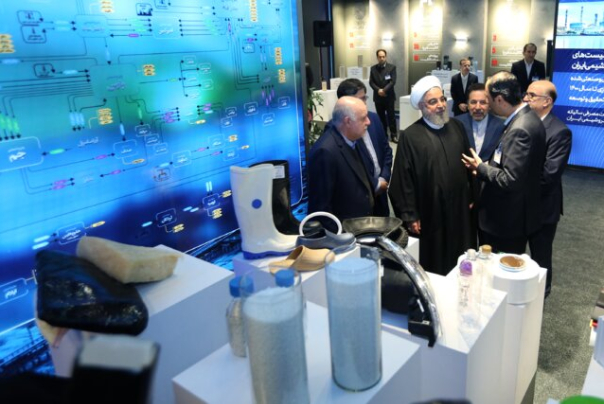 بازدید رییس‌جمهور از نمایشگاه دستاوردهای صنعت پتروشیمی