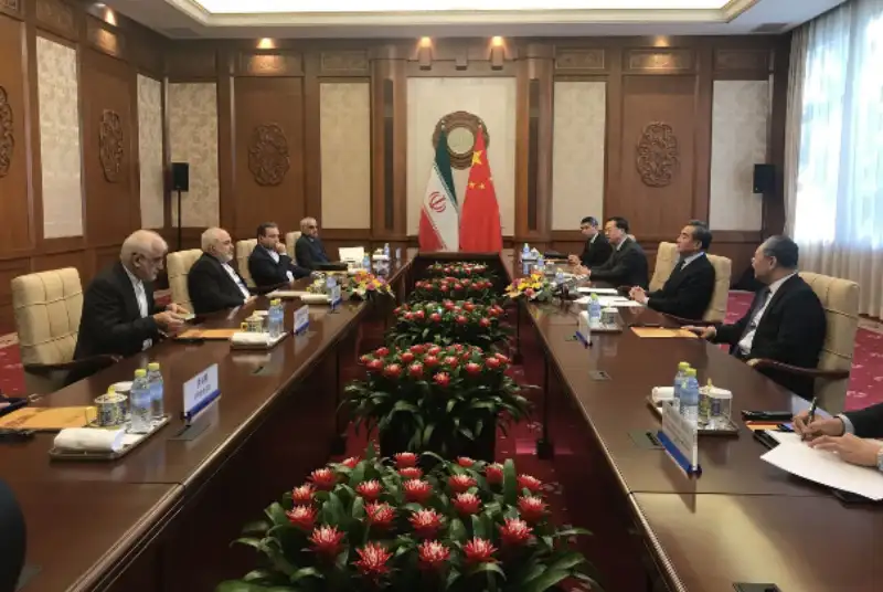 وزیران خارجه ایران و چین بر گسترش همکاری ها تاکید کردند