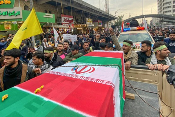 آسوشیتدپرس: هزاران عراقی در مراسم تشییع سلیمانی و ابومهدی شعار مرگ بر آمریکا سر دادند