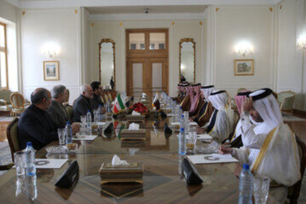 ظريف لنظيره القطري: النظام الأمريكي يتحمل عواقب عمله الاجرامي