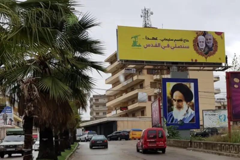 عکس بزرگی از سردار سلیمانی در مرز لبنان و فلسطین اشغالی قرار داده شد