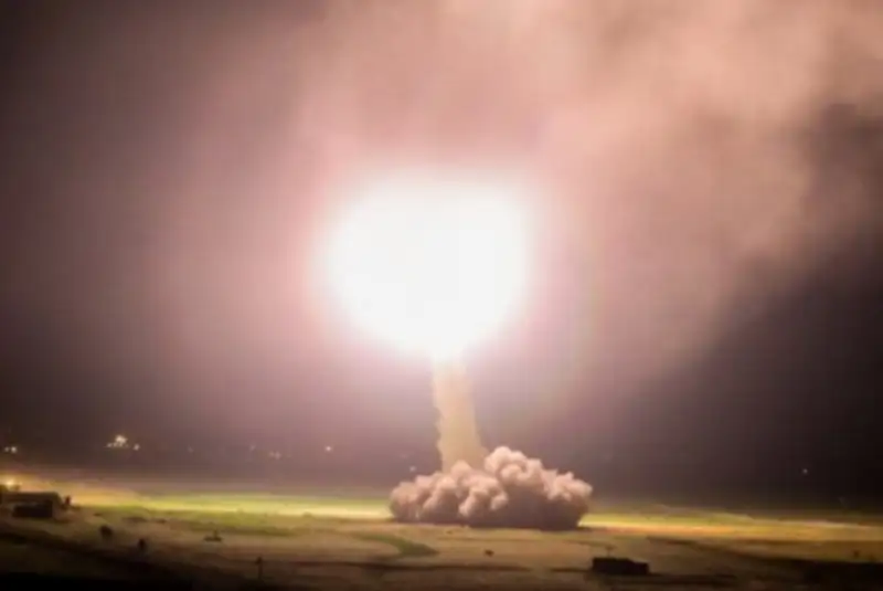 ده‌ها موشک ایرانی به پایگاه آمریکایی «عین‌الاسد» در عراق شلیک شد